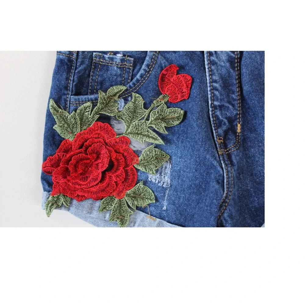 Womens Denim‎ Jean shorts Distressed with Rose Patch (no size)